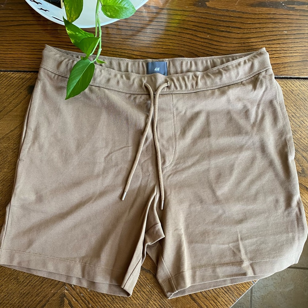 Brown athletic/lounge shorts with pockets